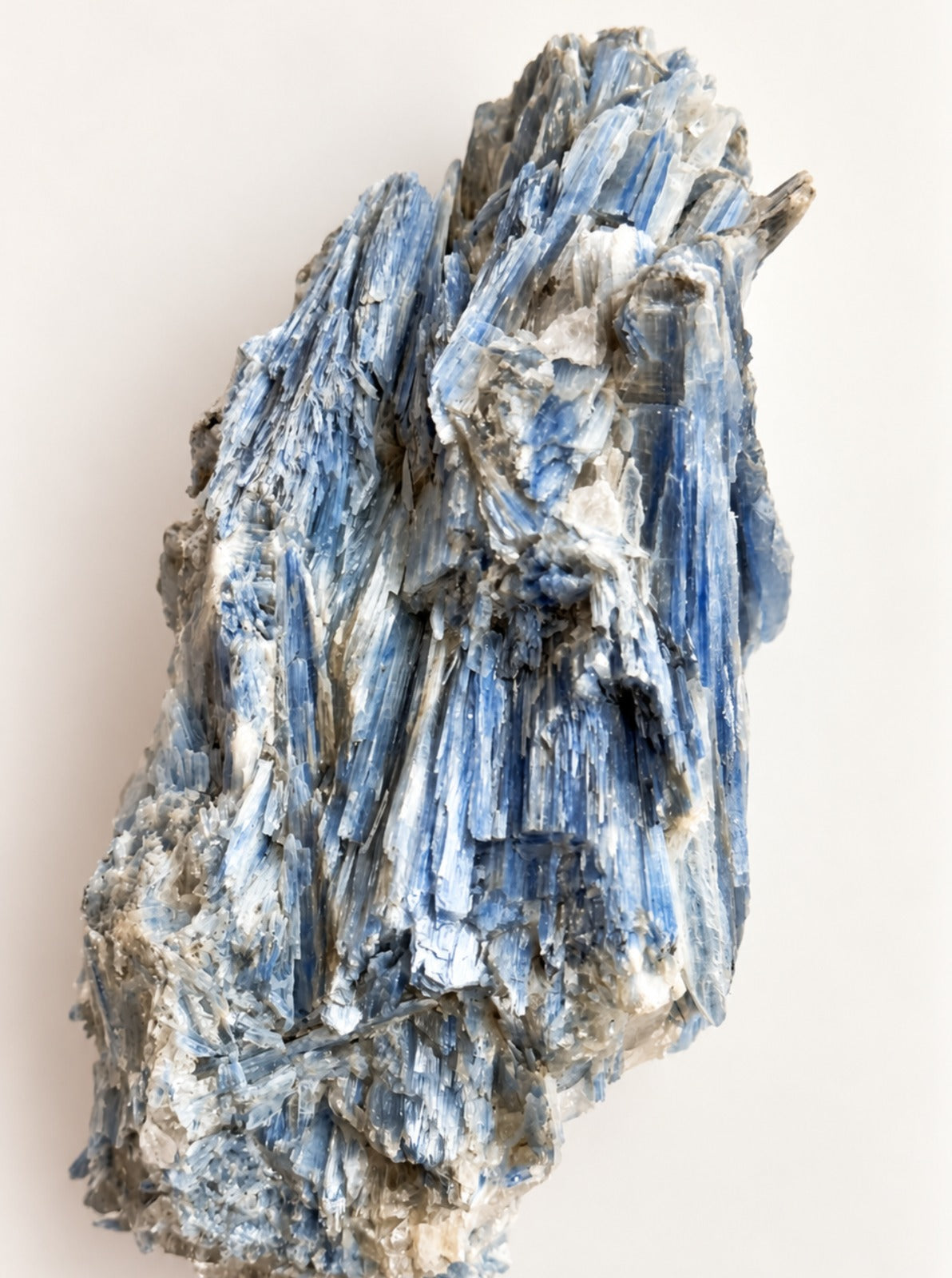 Cianita Azul com Inclusões - CIA154 403g - Pedra do Arcanjo Miguel - Proteção dos Anjos
