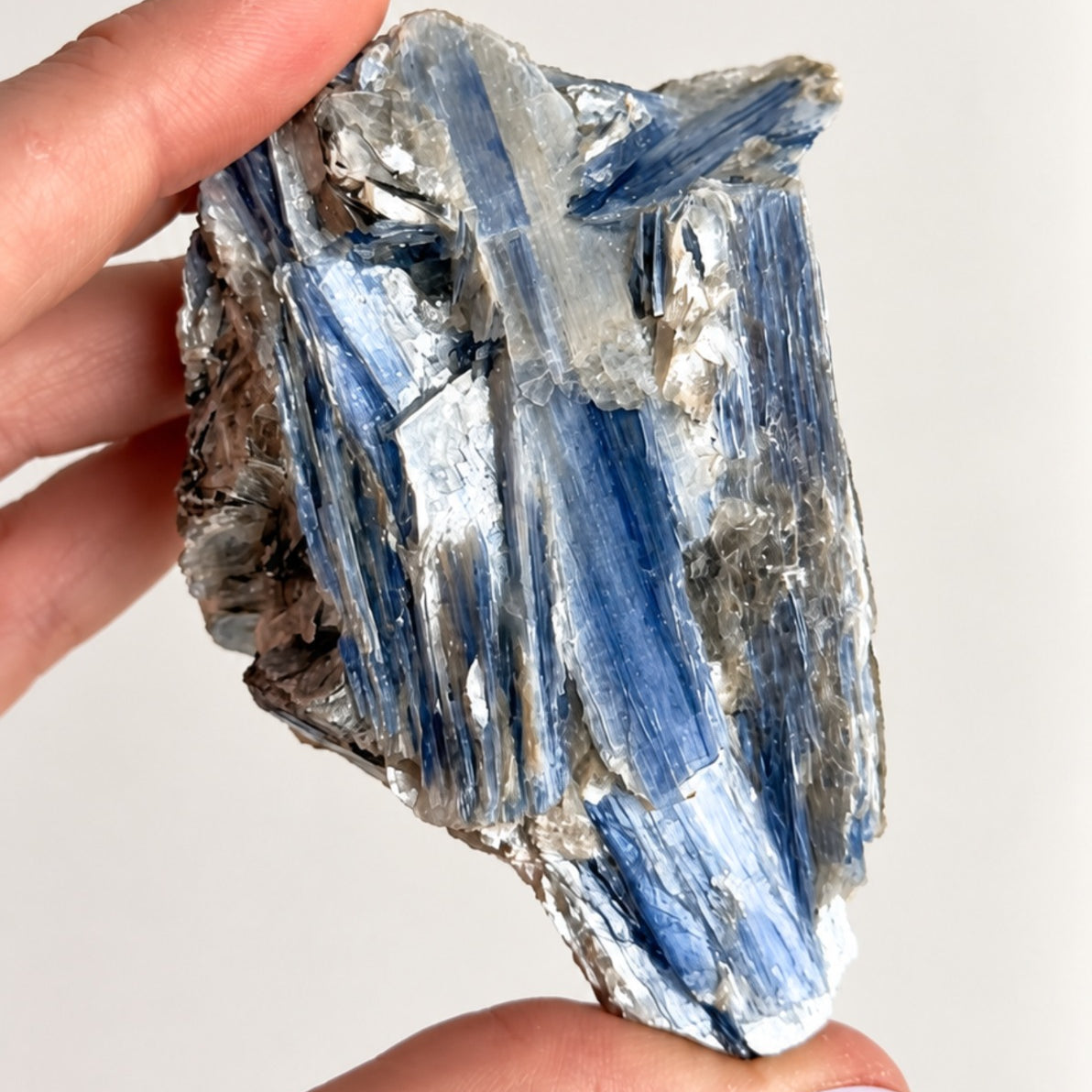 Cianita Azul com Inclusões - CIA152 183g - Pedra do Arcanjo Miguel - Proteção dos Anjos