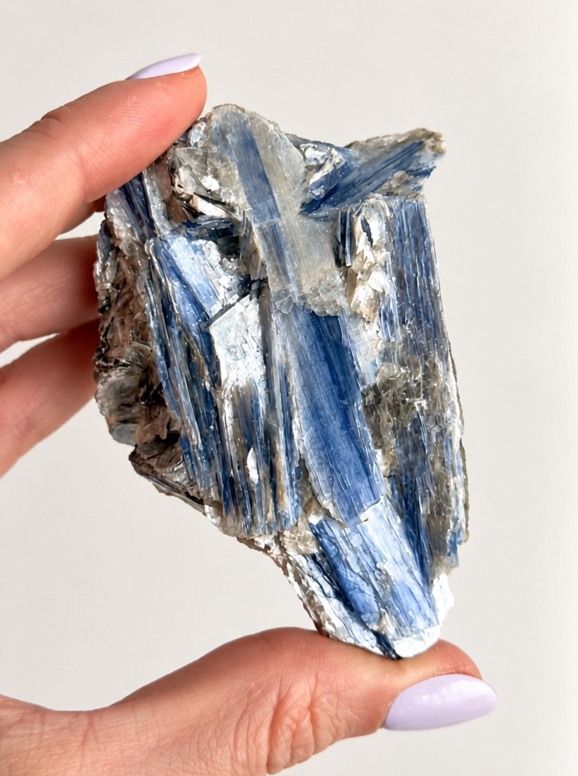 Cianita Azul com Inclusões - CIA152 183g - Pedra do Arcanjo Miguel - Proteção dos Anjos