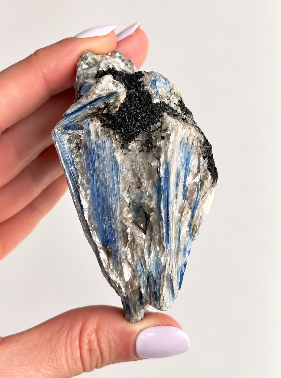 Cianita Azul com Inclusões - CIA152 183g - Pedra do Arcanjo Miguel - Proteção dos Anjos