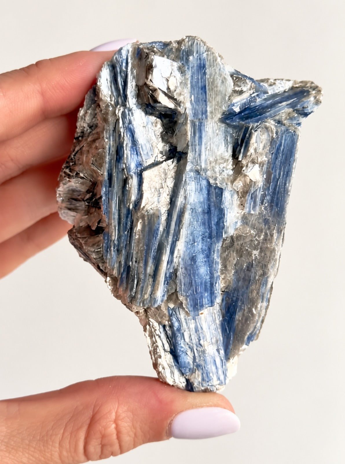 Cianita Azul com Inclusões - CIA152 183g - Pedra do Arcanjo Miguel - Proteção dos Anjos