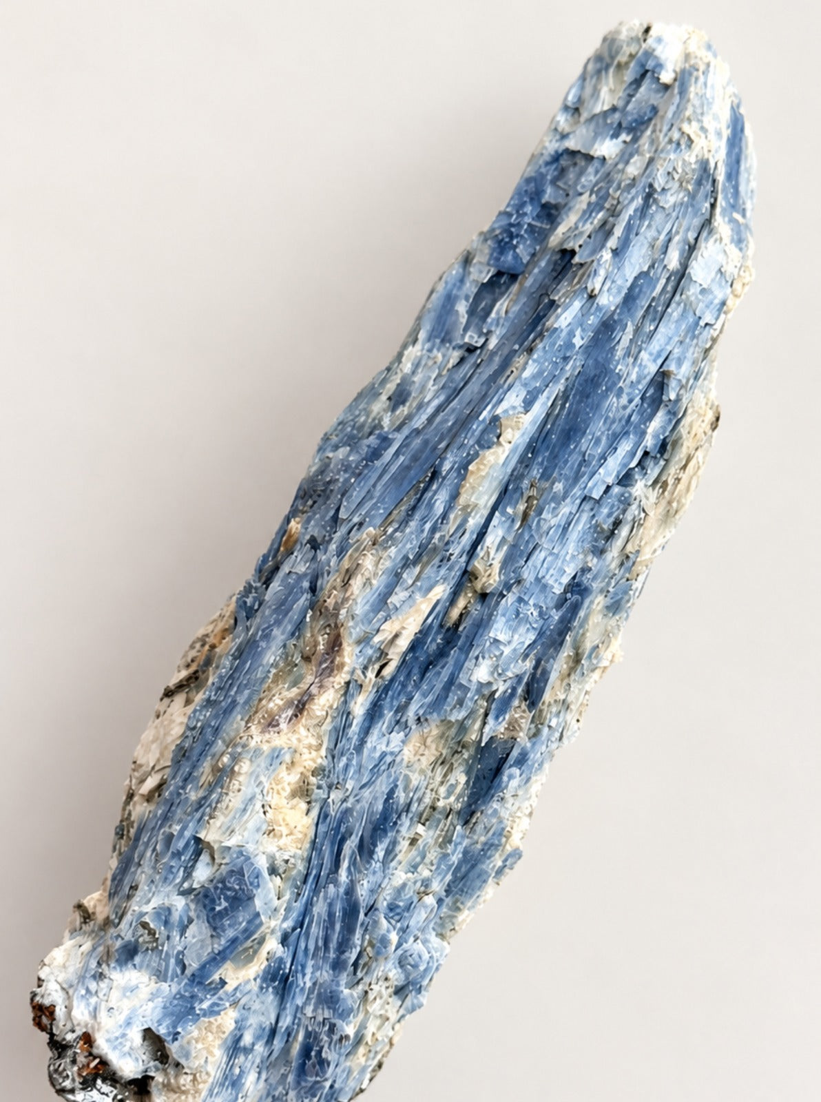 Cianita Azul com Inclusões - CIA151 438g - Pedra do Arcanjo Miguel - Proteção dos Anjos