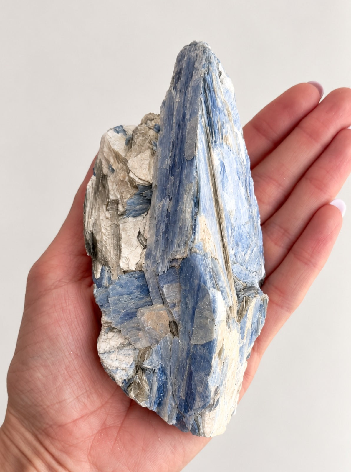 Cianita Azul com Inclusões - CIA149 424g - Pedra do Arcanjo Miguel - Proteção dos Anjos