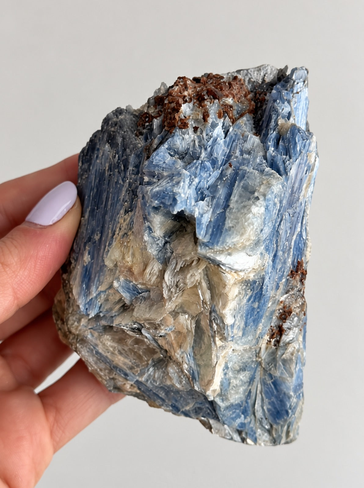 Cianita Azul com Inclusões - CIA147 393g - Pedra do Arcanjo Miguel - Proteção dos Anjos