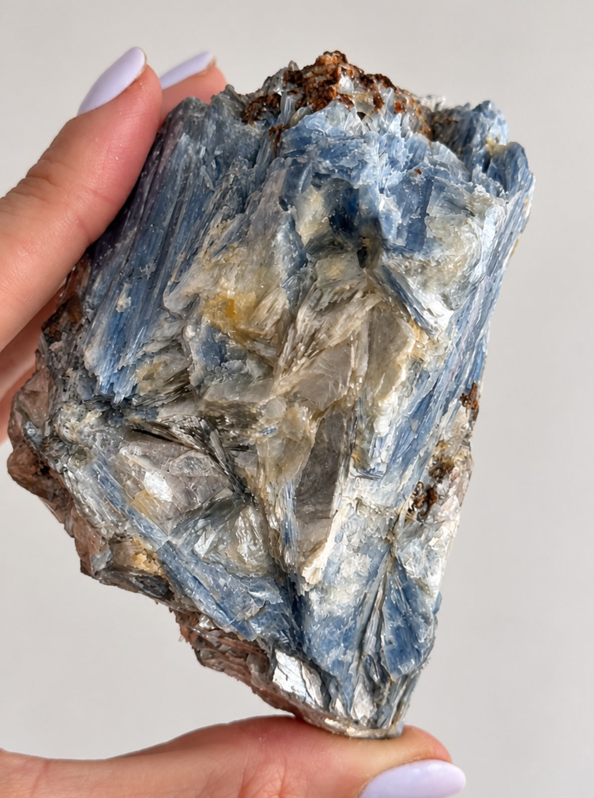 Cianita Azul com Inclusões - CIA147 393g - Pedra do Arcanjo Miguel - Proteção dos Anjos