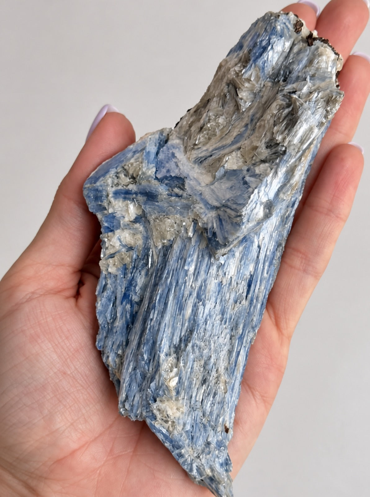 Cianita Azul com Inclusões - CIA148 401g - Pedra do Arcanjo Miguel - Proteção dos Anjos