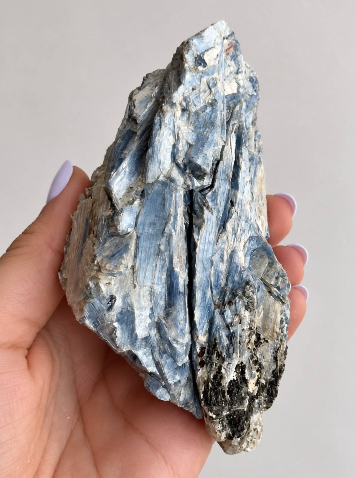 Cianita Azul Alma Gêmea com Inclusões - CIA157 447g - Pedra do Arcanjo Miguel - Proteção dos Anjos
