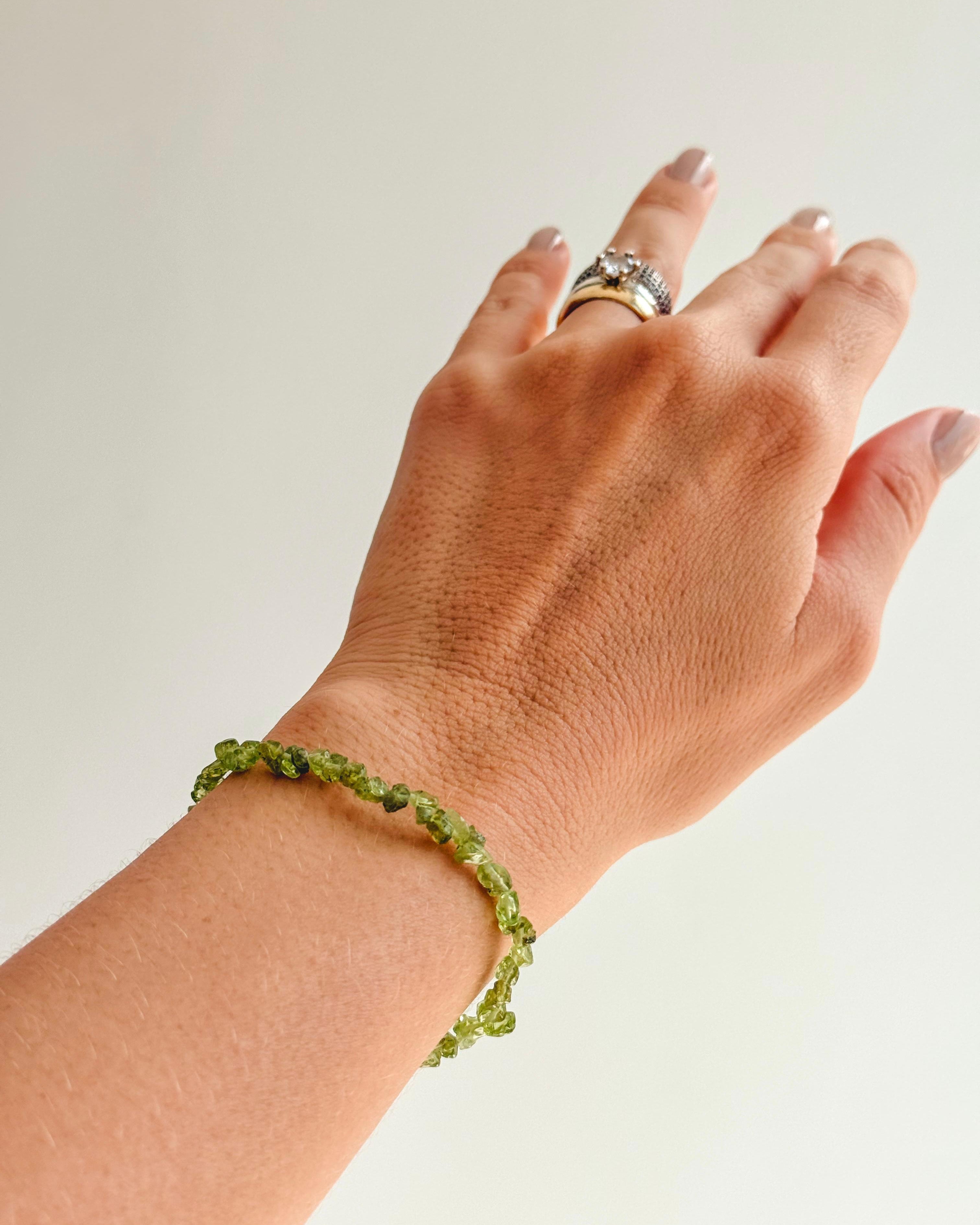 Pulseira de Peridoto Cascalho Mini - Transformação; Mudanças Drásticas; Destino; Libera Tensões