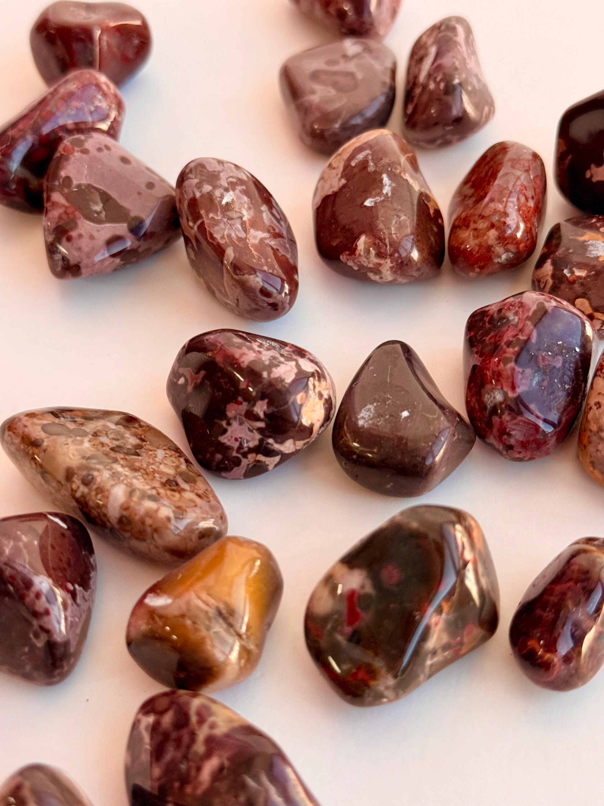 Jaspe Vermelho Kenya - Ancestralidade, Atitude, Coragem, Energia Vital e Presença