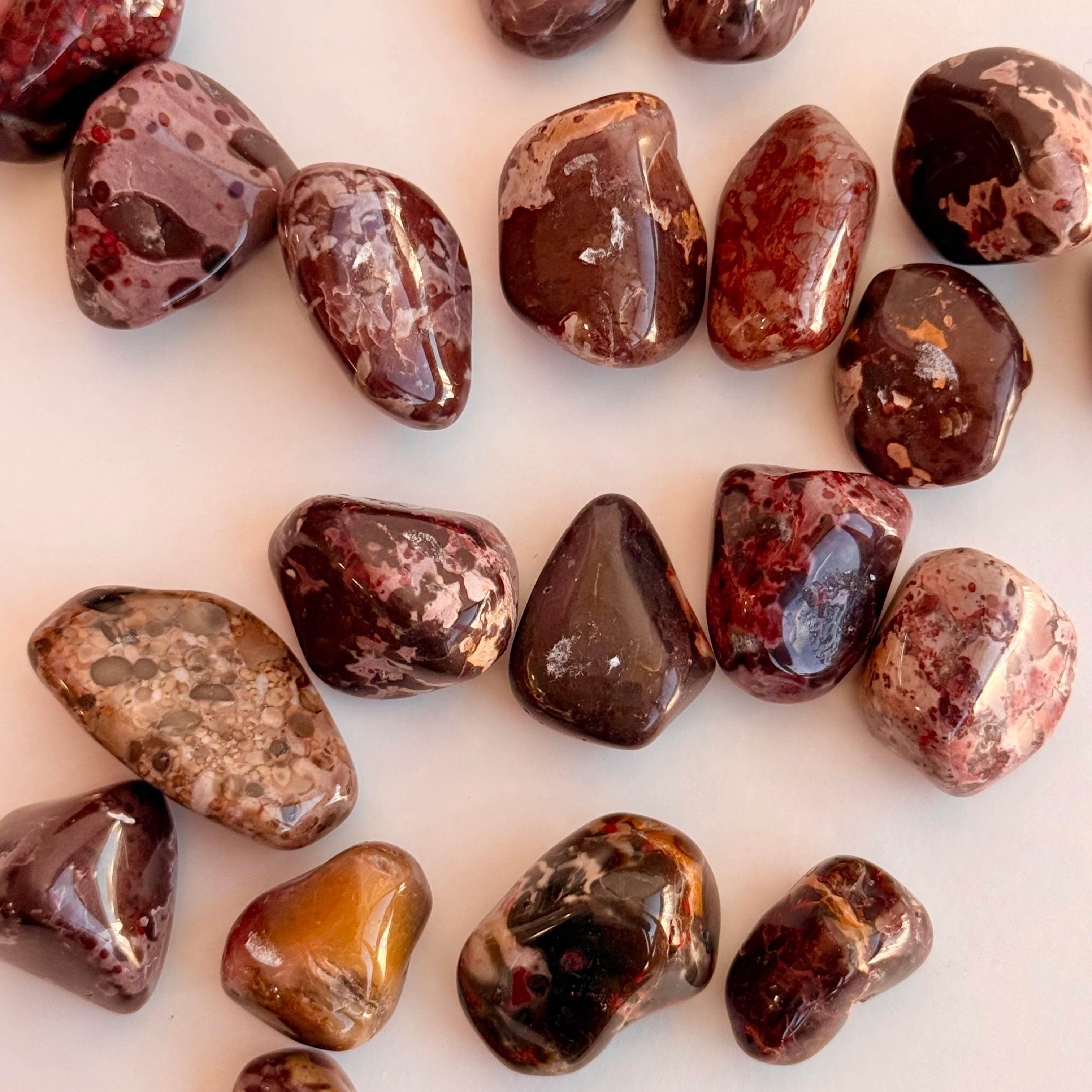 Jaspe Vermelho Kenya - Ancestralidade, Atitude, Coragem, Energia Vital e Presença