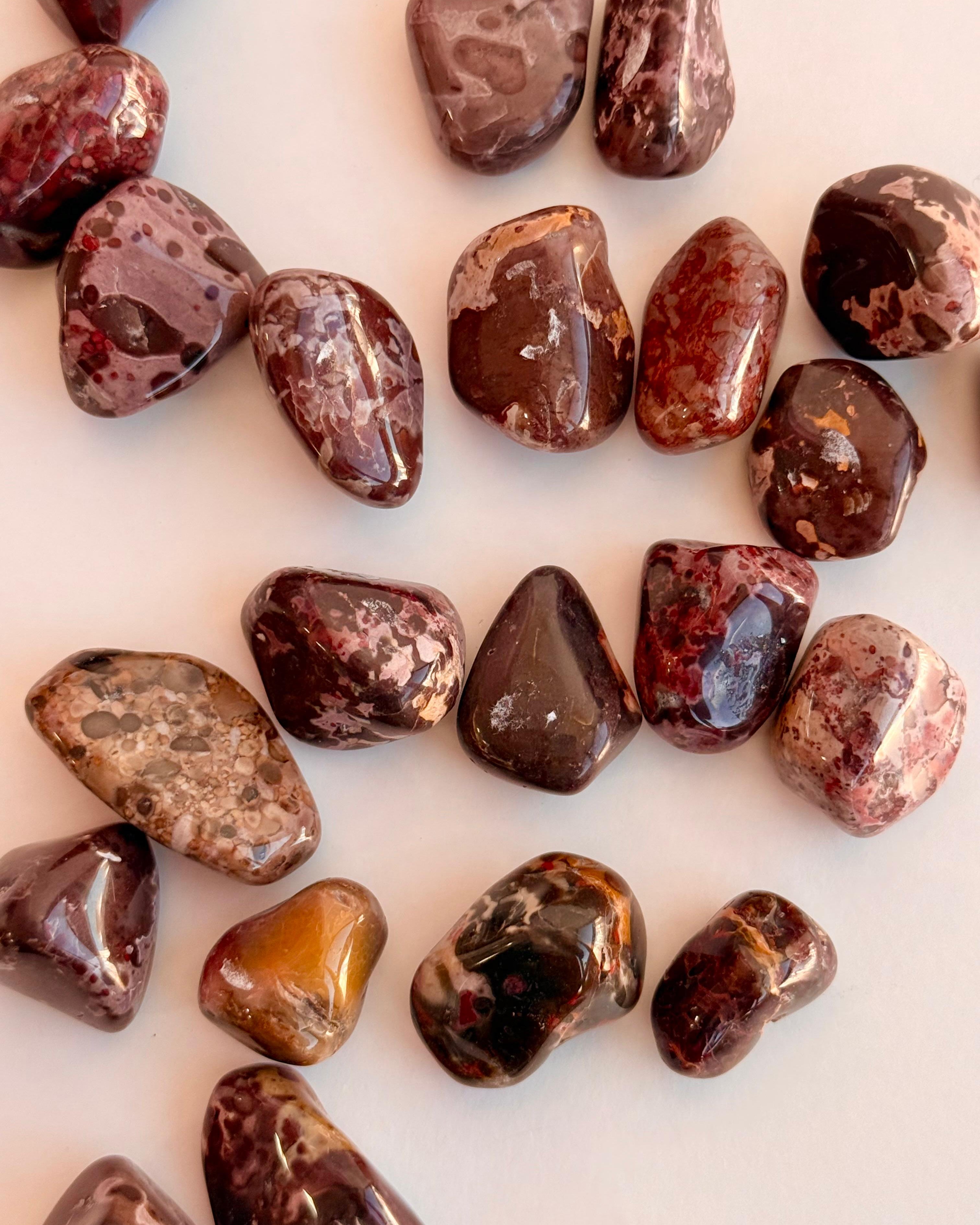 Jaspe Vermelho Kenya - Ancestralidade, Atitude, Coragem, Energia Vital e Presença