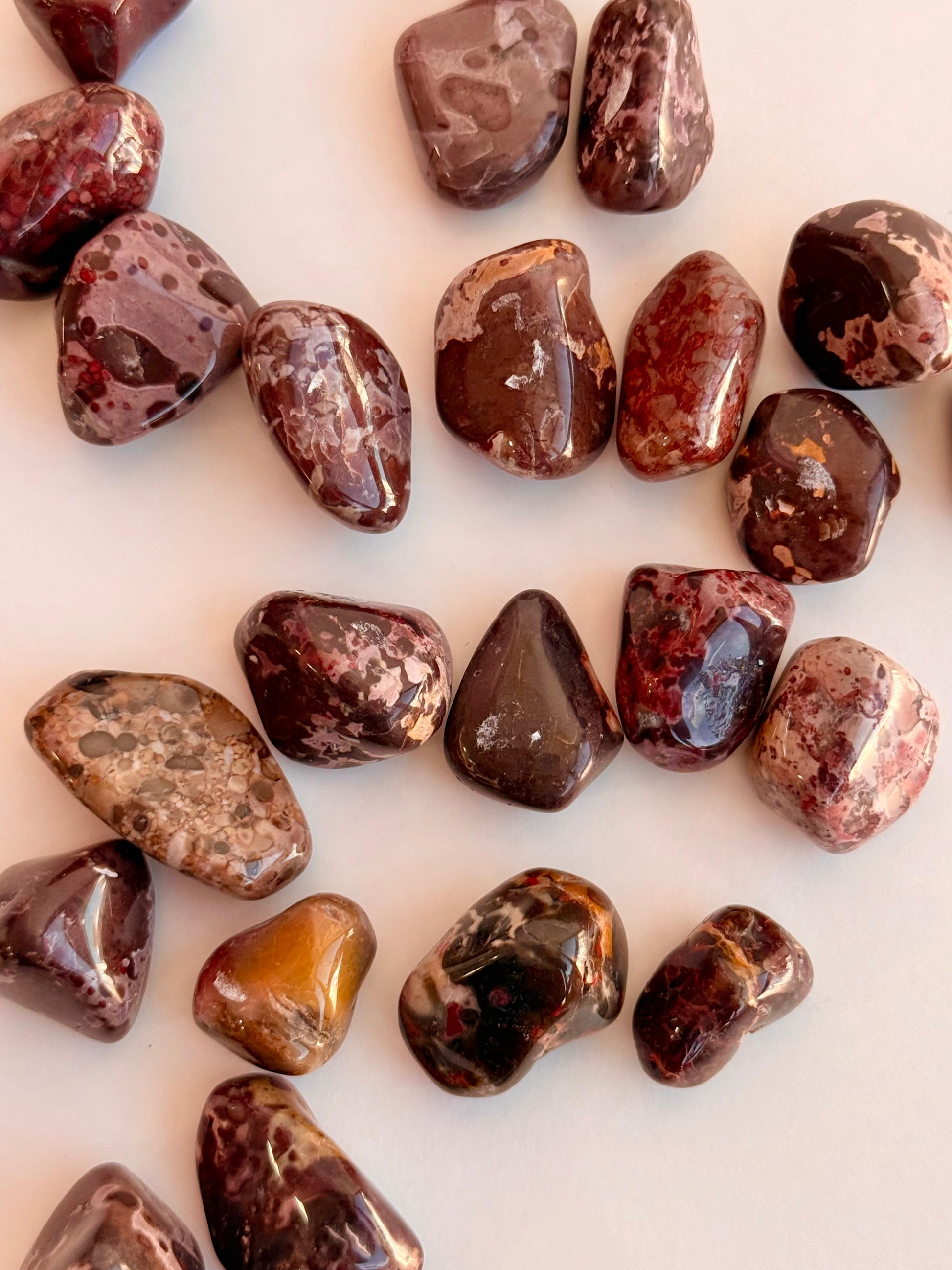 Jaspe Vermelho Kenya - Ancestralidade, Atitude, Coragem, Energia Vital e Presença