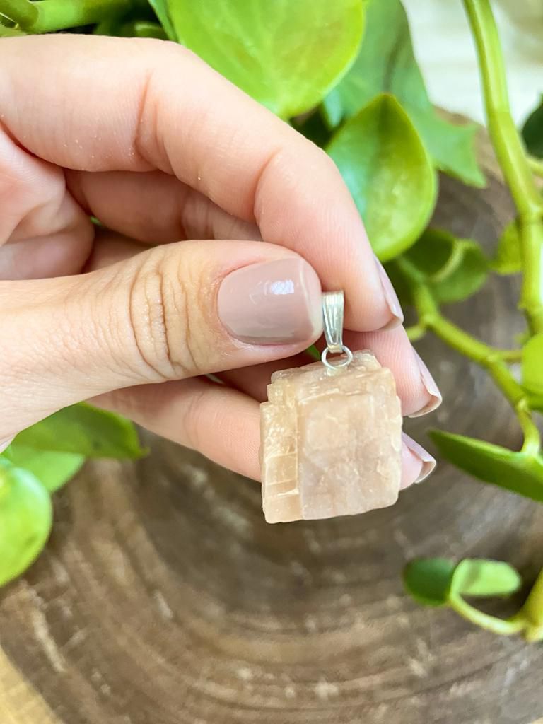 Pingente de Pedra da Lua de Marrocos Bruto - Sagrado Feminino, Sensualidade e Fertilidade