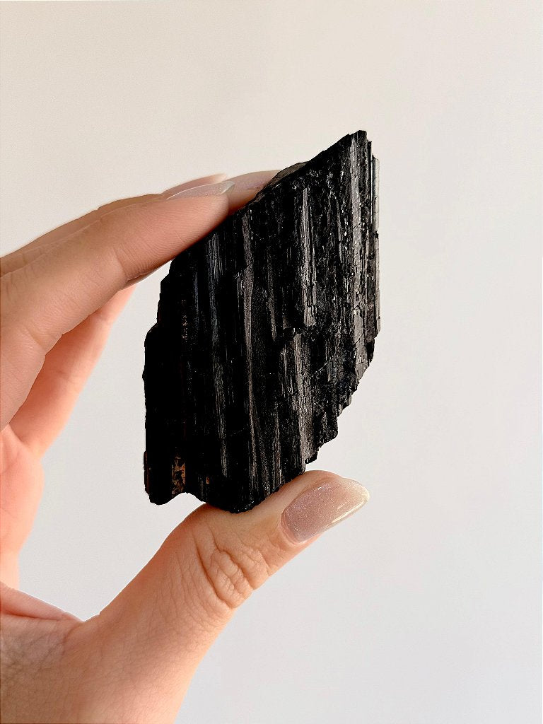 Turmalina Negra de Ambiente P 100 a 300g - Proteção Energética e Espiritual, Inseguranças e Soluções