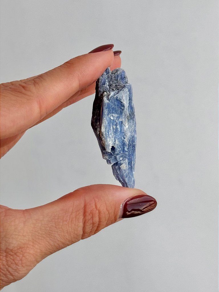 Cianita Azul Bruta P - Pedra de Miguel Arcanjo; Proteção dos Anjos