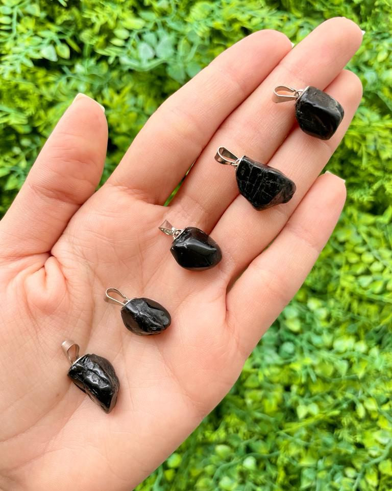 Pingente de Turmalina Negra Rolada - Proteção Energética e Espiritual, Inseguranças e Soluções