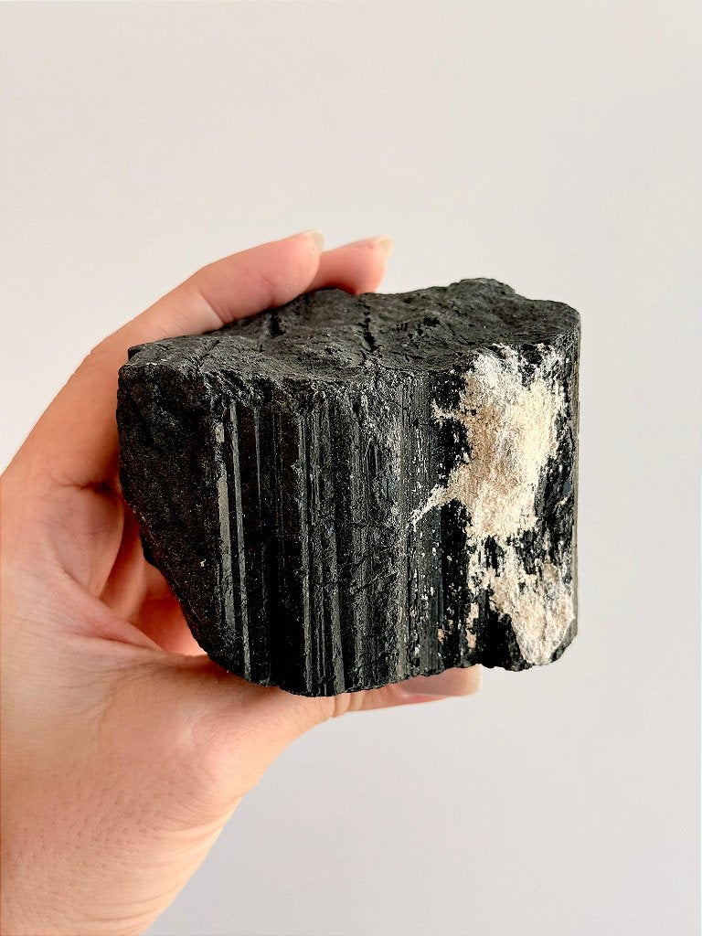 Turmalina Negra de Ambiente G 501 a 700g - Proteção Energética e Espiritual, Inseguranças e Soluções