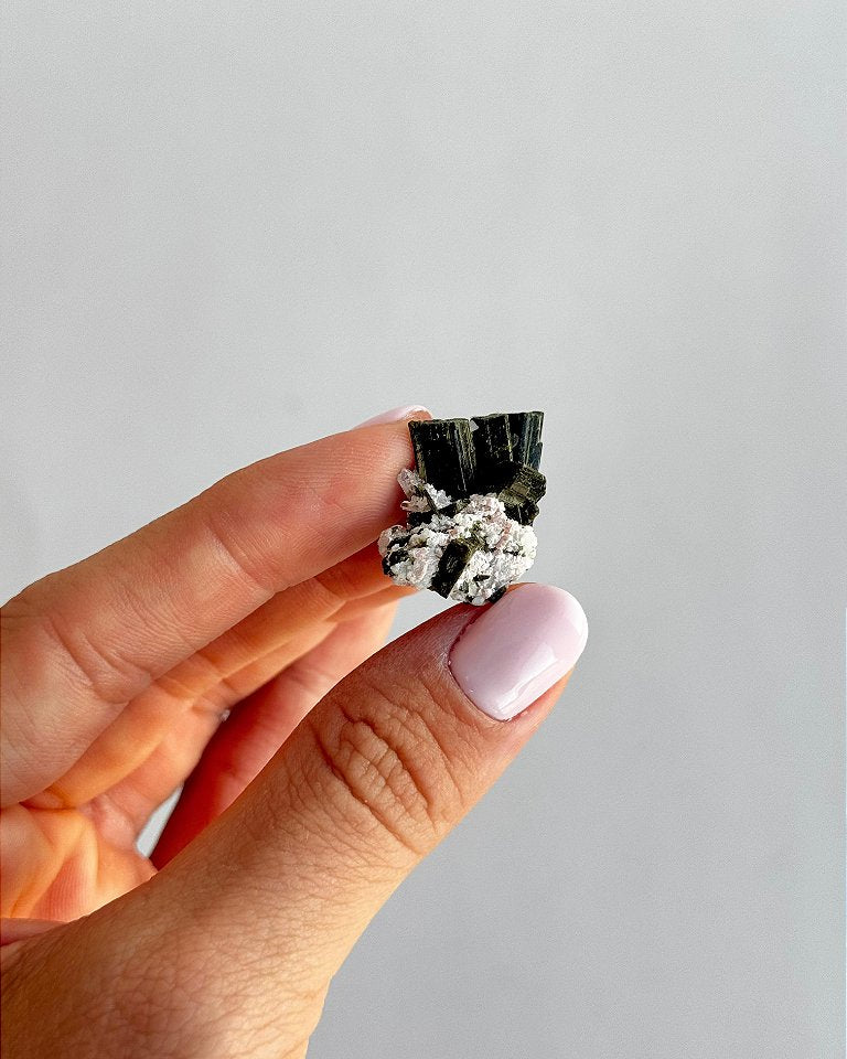Drusa de Epidoto Mini - Médium Esponja; Sobrecarga; Limite nas Relações; Força Espiritual