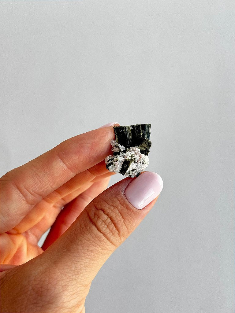 Drusa de Epidoto Mini - Médium Esponja; Sobrecarga; Limite nas Relações; Força Espiritual