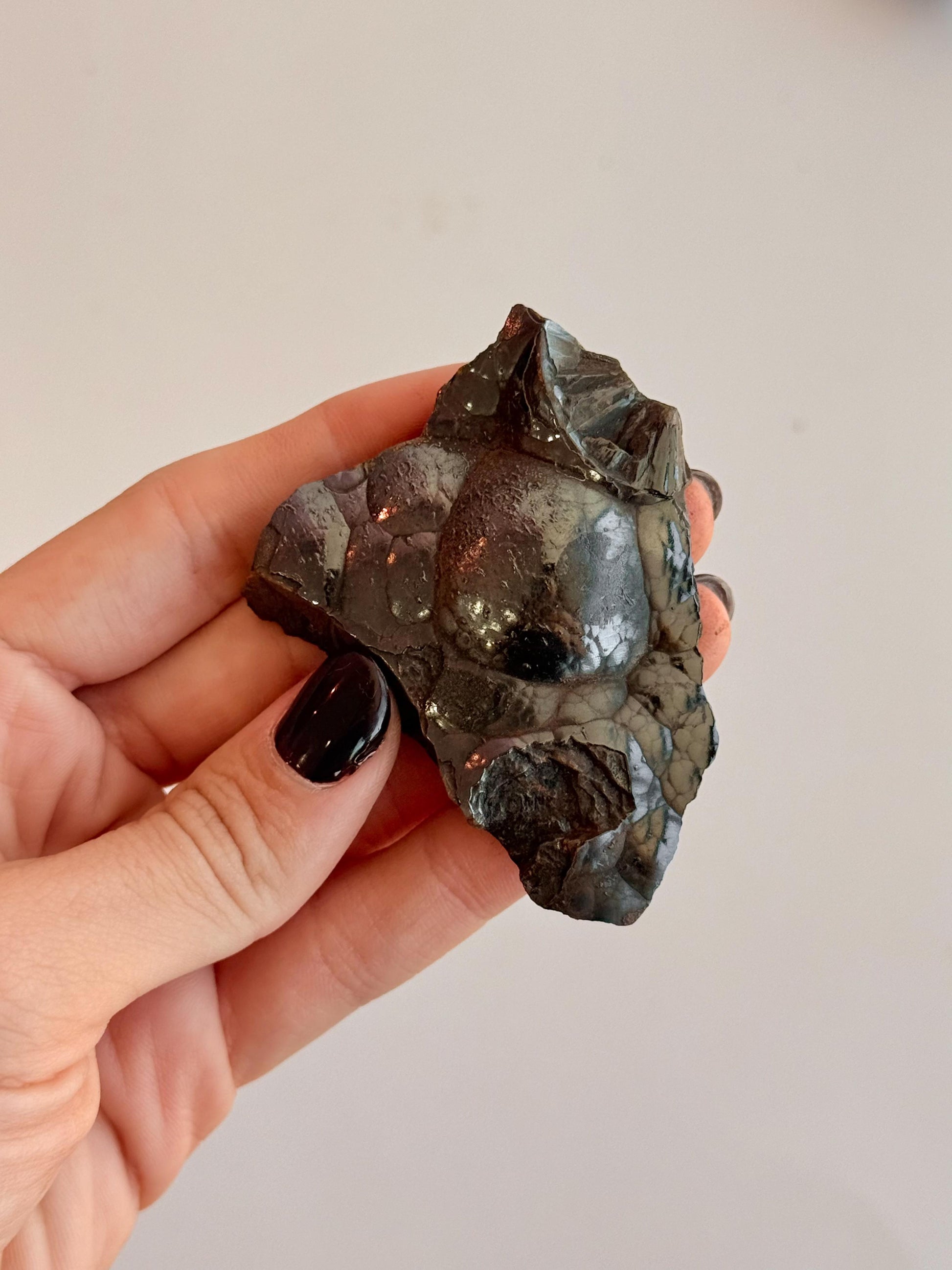Goethita Bruta G - Pedra de Poder; Mistério e Profundidade; Dissolve Bloqueios; Bruxaria