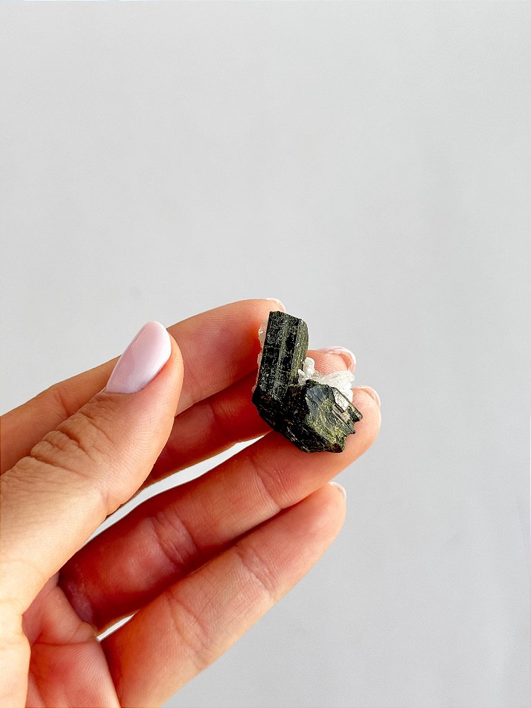 Drusa de Epidoto Mini - Médium Esponja; Sobrecarga; Limite nas Relações; Força Espiritual