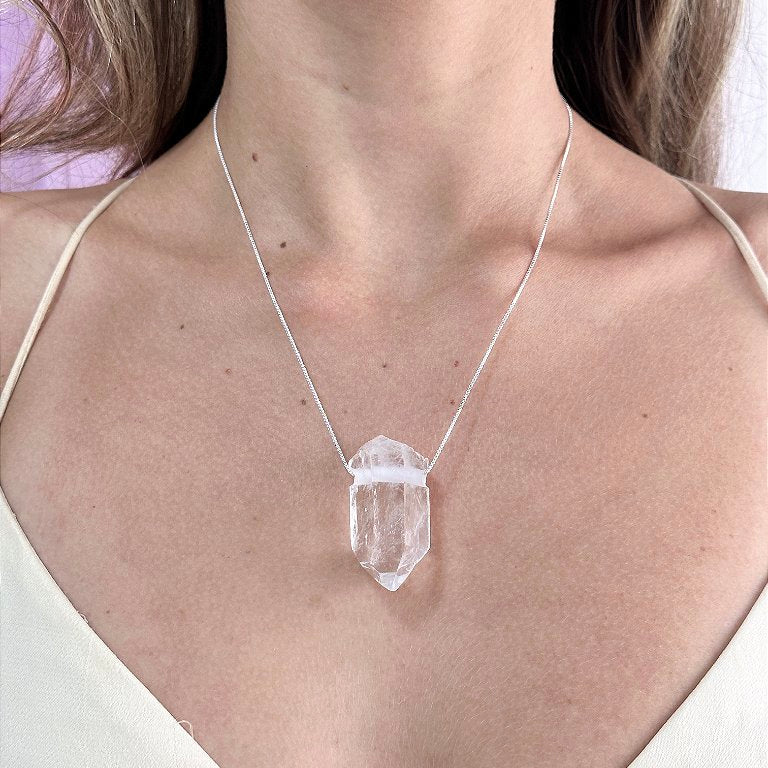 Pingente de Pedra Bruta Ponta de Quartzo Cristal - Intensificador, Iluminação e Purificação