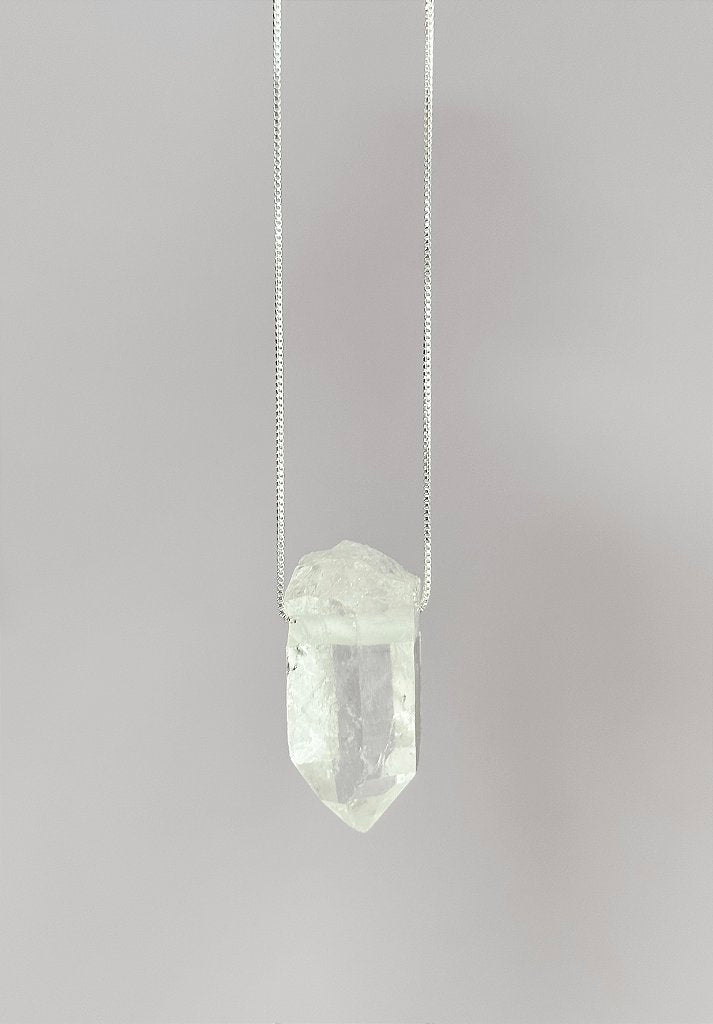 Pingente de Pedra Bruta Ponta de Quartzo Cristal - Intensificador, Iluminação e Purificação