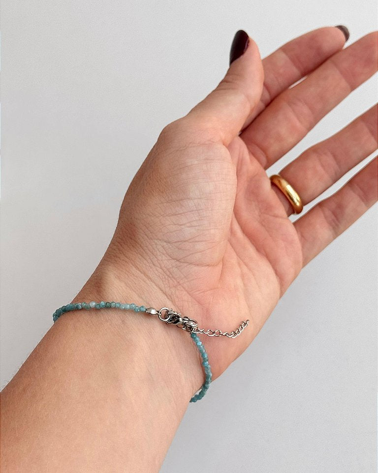 Pulseira de Apatita 2mm Multifacetada - Melhora Timidez, Irritabilidade e Exaustão Emocional; Auxilia com Hiperatividade e Autismo