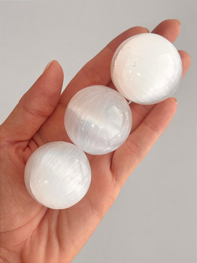 Esfera de Selenita 4cm - Limpeza Energética; Paz de Espírito; Cansaço Mental e Dores