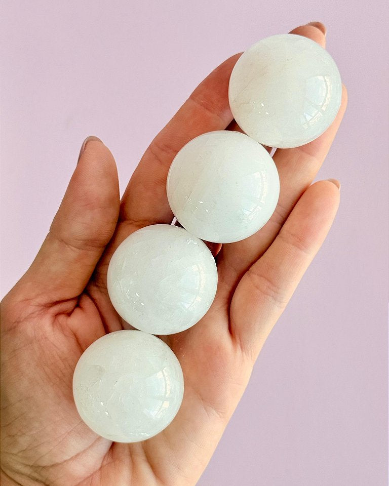 Esfera de Quartzo Branco Mini - Purificação, Paz Interior, Serenidade Emocional