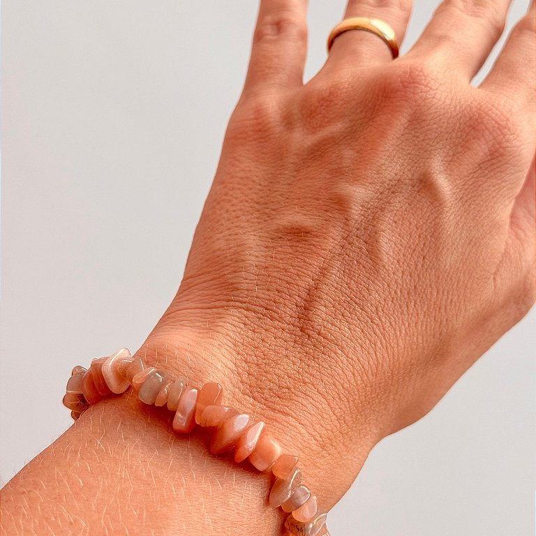 Pulseira de Pedra da Lua de Marrocos - Sagrado Feminino, Sensualidade e Fertilidade