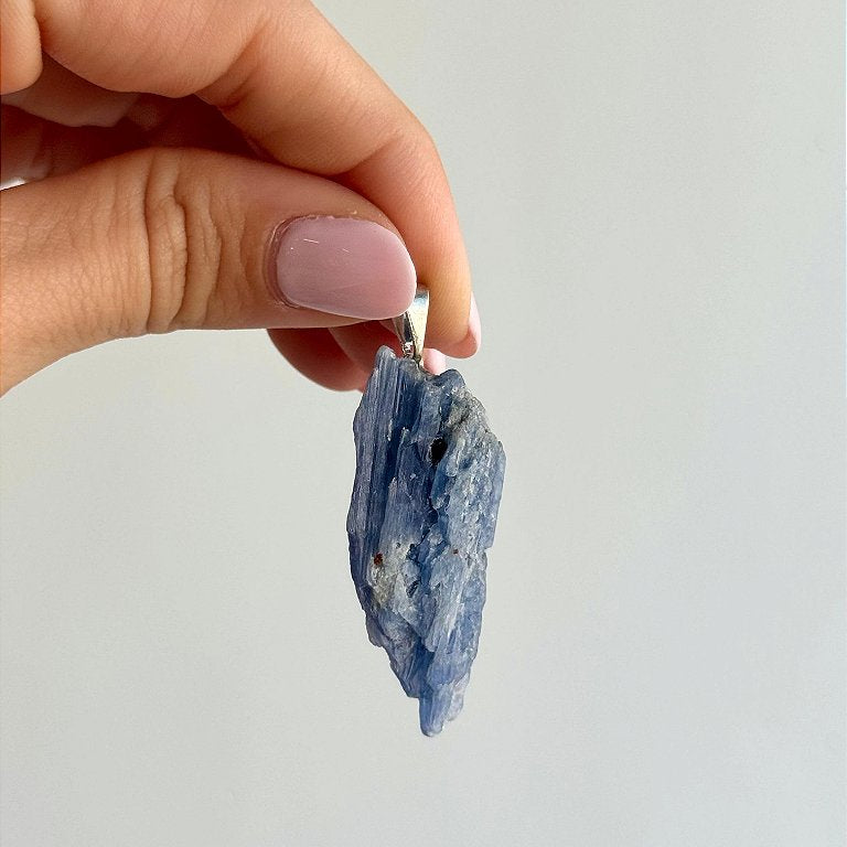 Pingente de Cianita Azul - Pedra do Arcanjo Miguel - Proteção dos Anjos