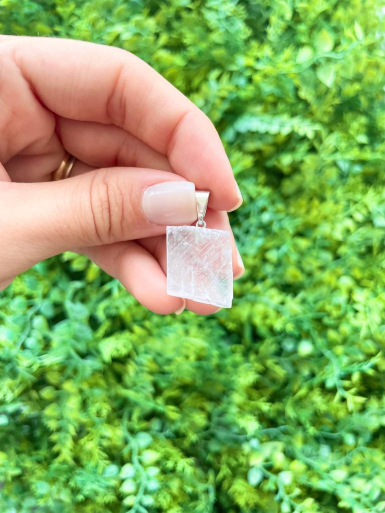 Pingente de Calcita Ótica - Clareza Mental, Foco, Memória e Direcionamento