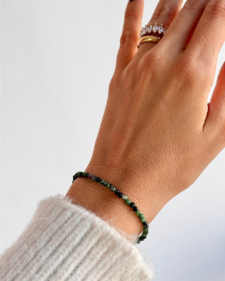 Pulseira de Zoisita com Rubi 3mm Multifacetada - Paixão pela Vida; Sucesso; Decisões