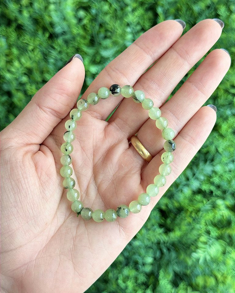 Pulseira de Prehnita 6mm - Ouvir o Coração, Desapego, Fobias, Sinceridade e Atitude