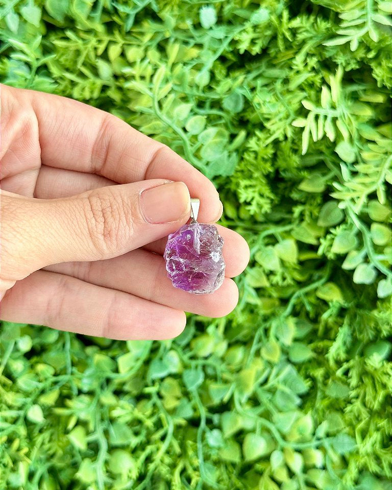 Pingente de Ametista Bruta Simples - Intuição, Conexão, Espiritualidade e Eleva a Vibração