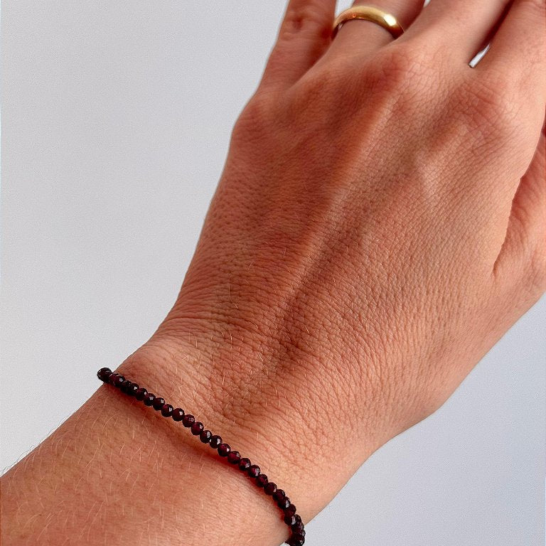 Pulseira de Granada 2mm Multifacetada - Poder Sexual, Ousadia, Autoestima, Paixão e Desejo