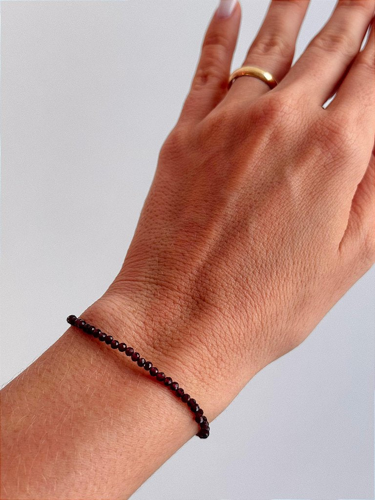 Pulseira de Granada 2mm Multifacetada - Poder Sexual, Ousadia, Autoestima, Paixão e Desejo