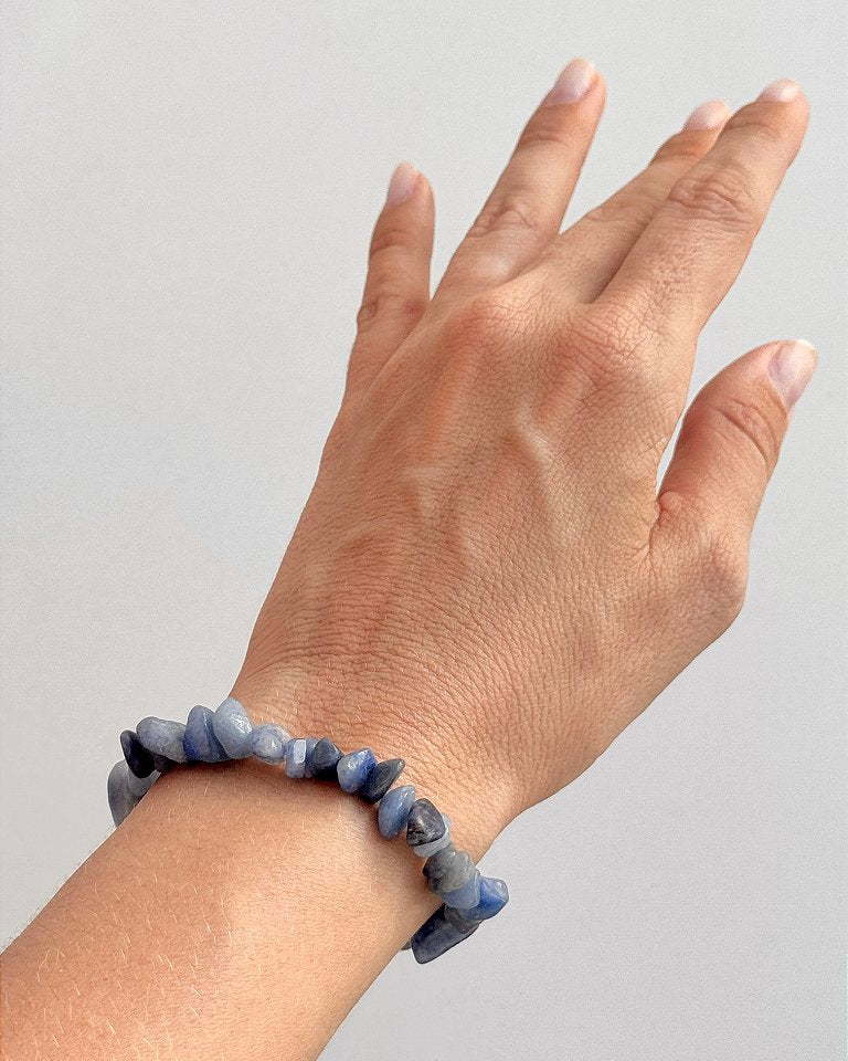 Pulseira de Quartzo Azul - Paciência, Comunicação, Medos, Sabedoria e Compreensão