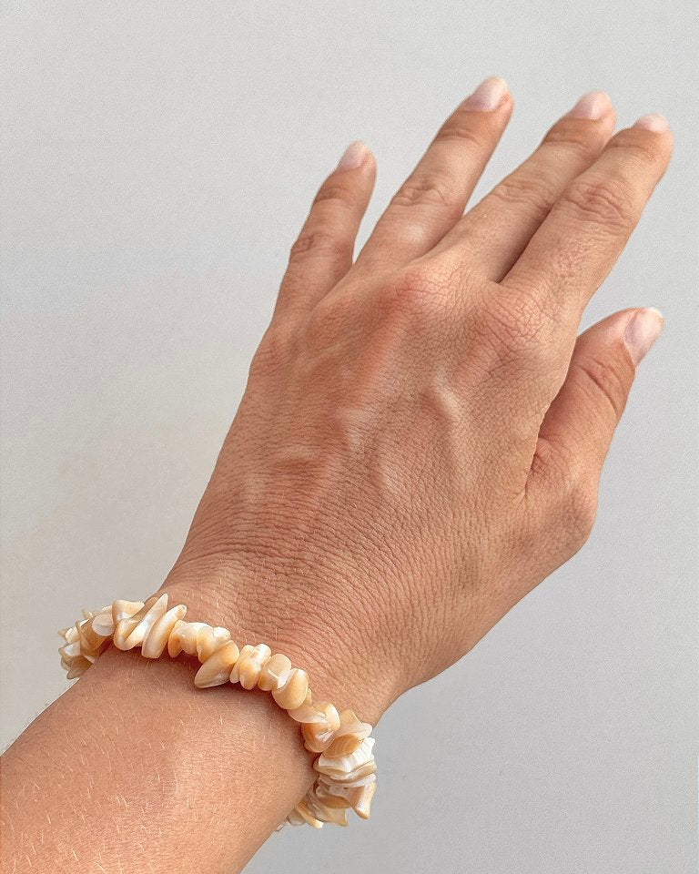 Pulseira de Madre Pérola Bege - Amor Incondicional, Riqueza, Beleza, Proteção e Pensamentos de Paz