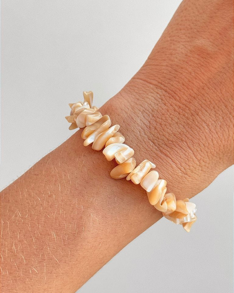 Pulseira de Madre Pérola Bege - Amor Incondicional, Riqueza, Beleza, Proteção e Pensamentos de Paz