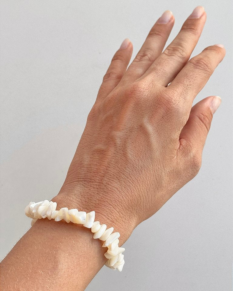 Pulseira de Madre Pérola Branca - Amor Incondicional, Riqueza, Beleza, Proteção e Pensamentos de Paz