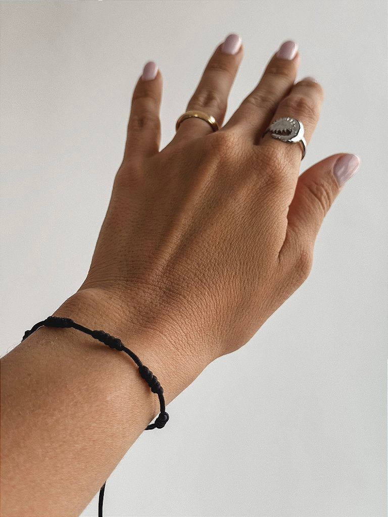 Pulseira Kabbalah dos 7 Nós Preta - Amuleto de Força, Firmeza e Proteção