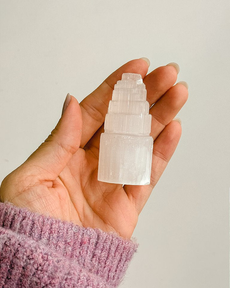 Torre de Selenita Baby 7cm - Limpeza Energética; Paz de Espírito; Cansaço Mental e Dores