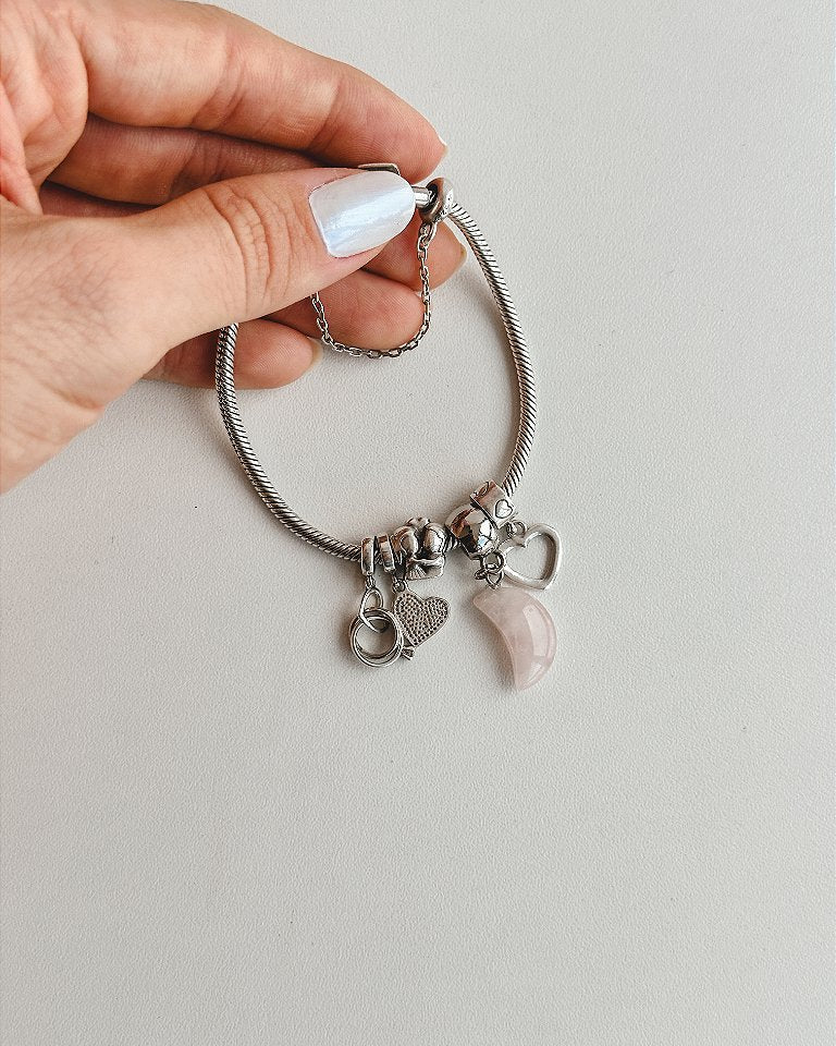 Berloque de Lua - Quartzo Rosa - Pedra do Amor - Cura do Coração, Amor Próprio, Perdão e Gratidão