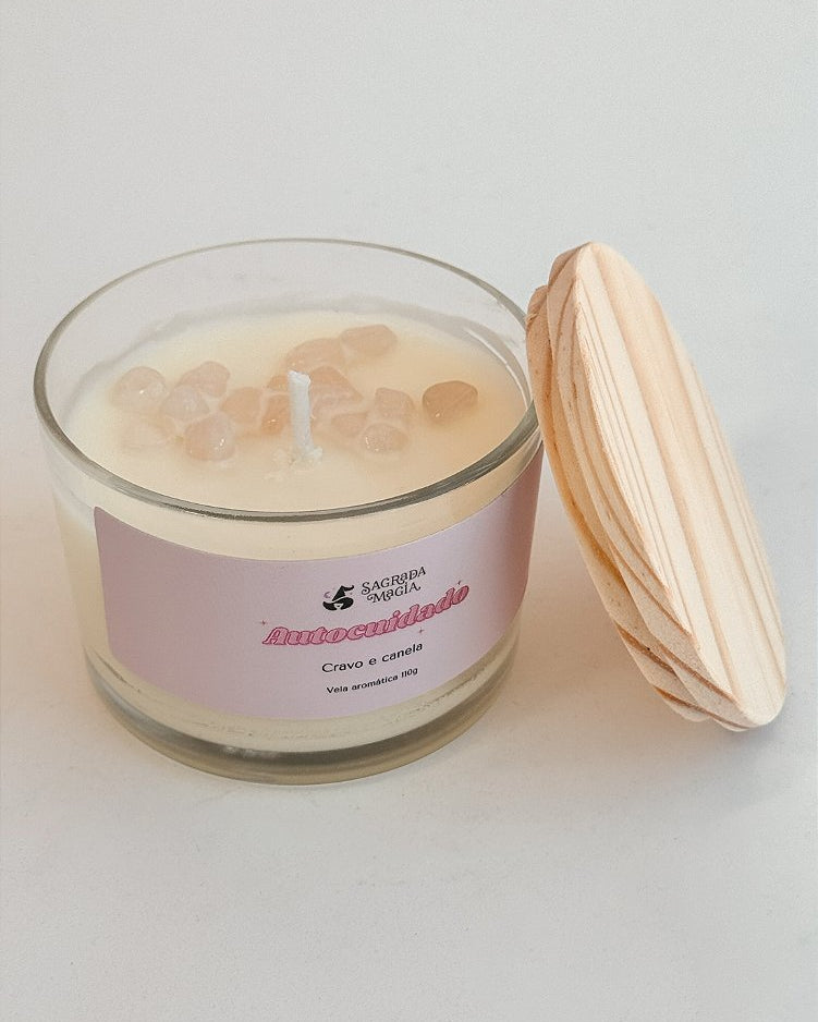 Vela Aromática Autocuidado - Aroma Leve de Cravo e Canela; Com Quartzo Rosa