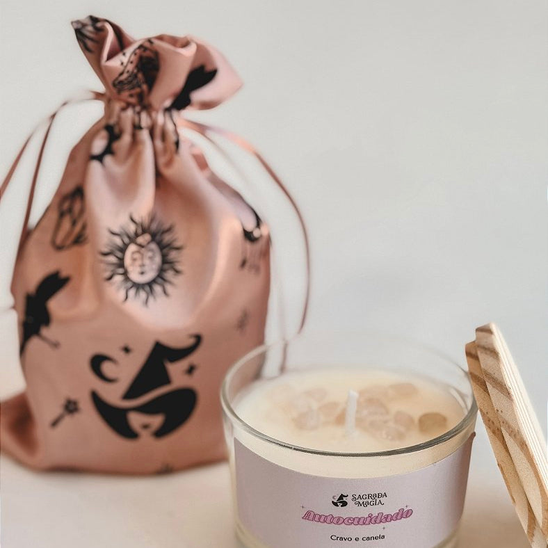 Vela Aromática Autocuidado - Aroma Leve de Cravo e Canela; Com Quartzo Rosa