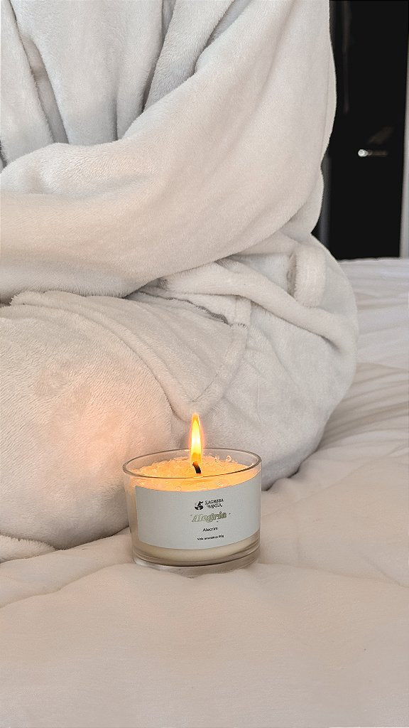 Vela Aromática Alegria - Aroma Leve de Alecrim; Com Quartzo Cristal
