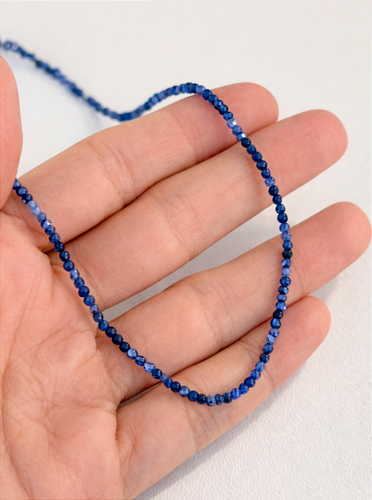 Colar de Sodalita 2mm Multifacetado - Direcionamento, Clareza Mental, Decisões, Discernimento