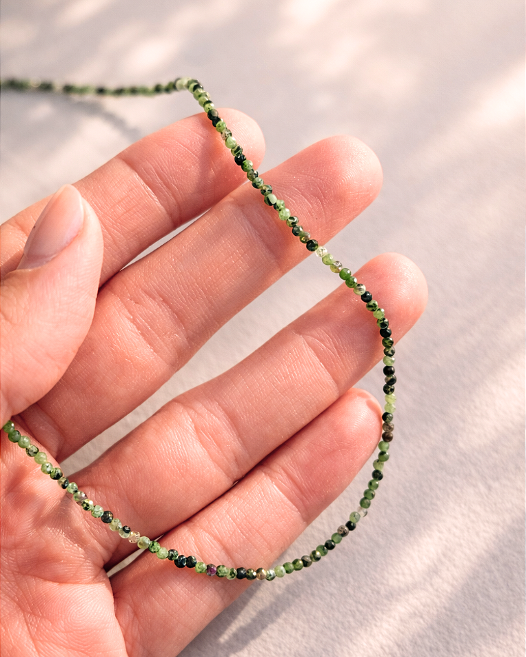 Colar de Zoisita com Rubi 3mm Multifacetada - Paixão pela Vida; Sucesso; Decisões